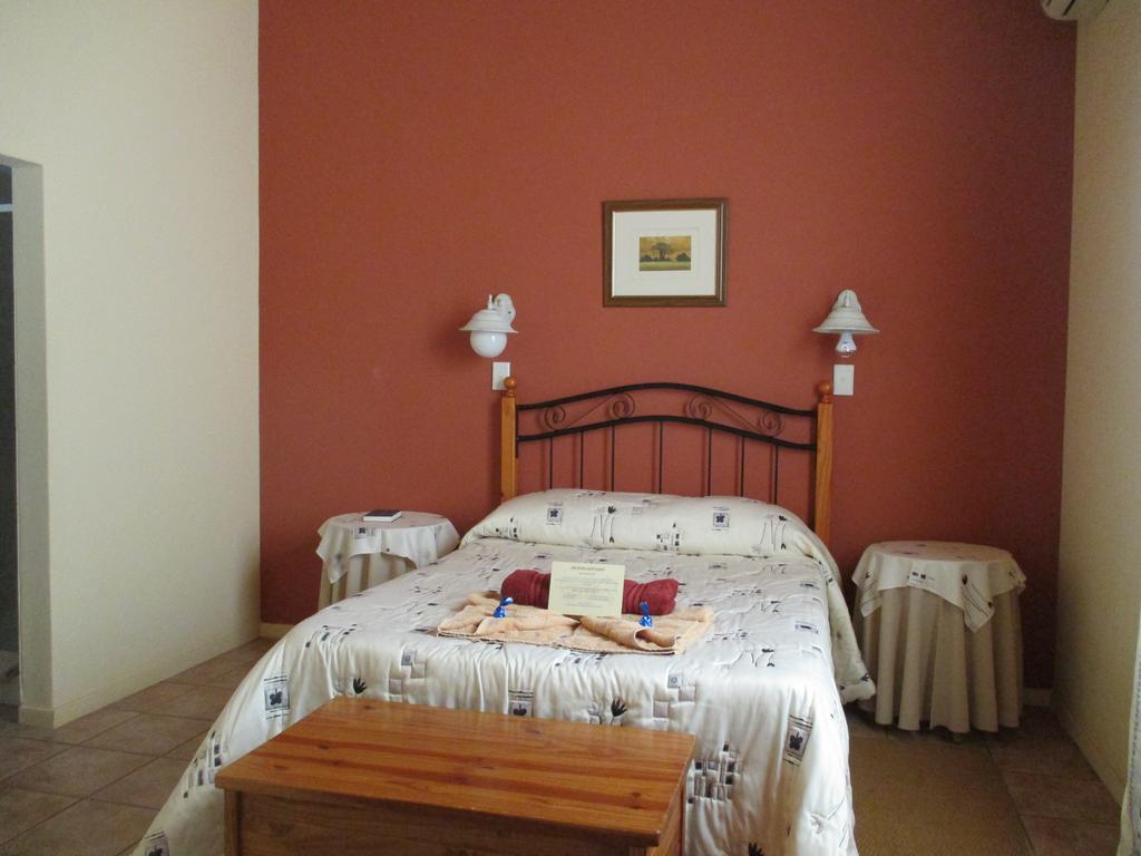 Van Rhyn Guest House Vanrhynsdorp Esterno foto