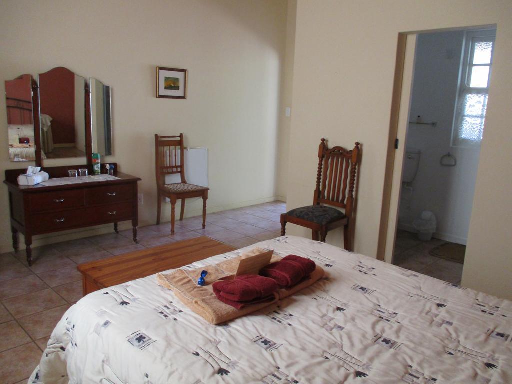 Van Rhyn Guest House Vanrhynsdorp Esterno foto