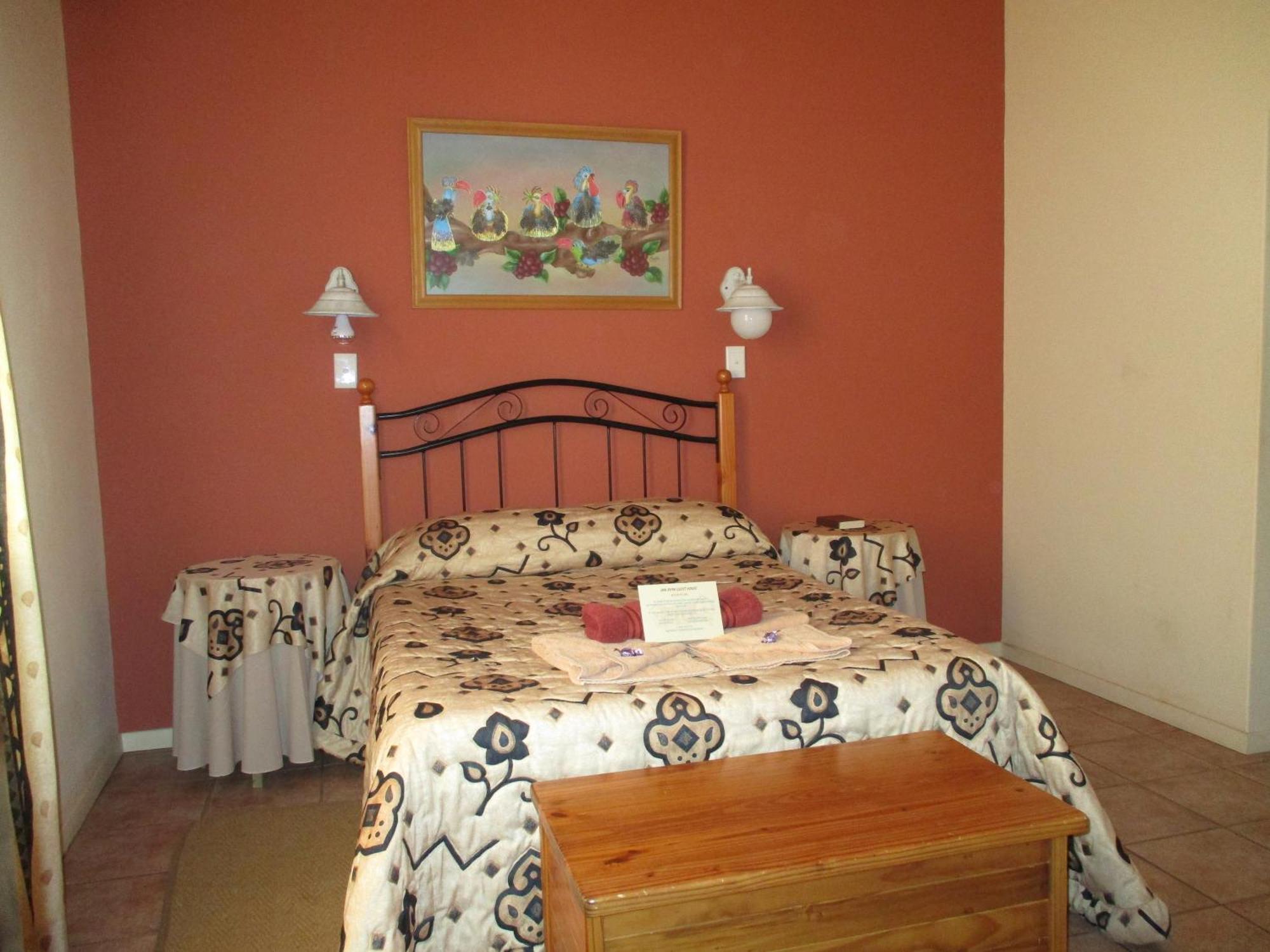 Van Rhyn Guest House Vanrhynsdorp Esterno foto