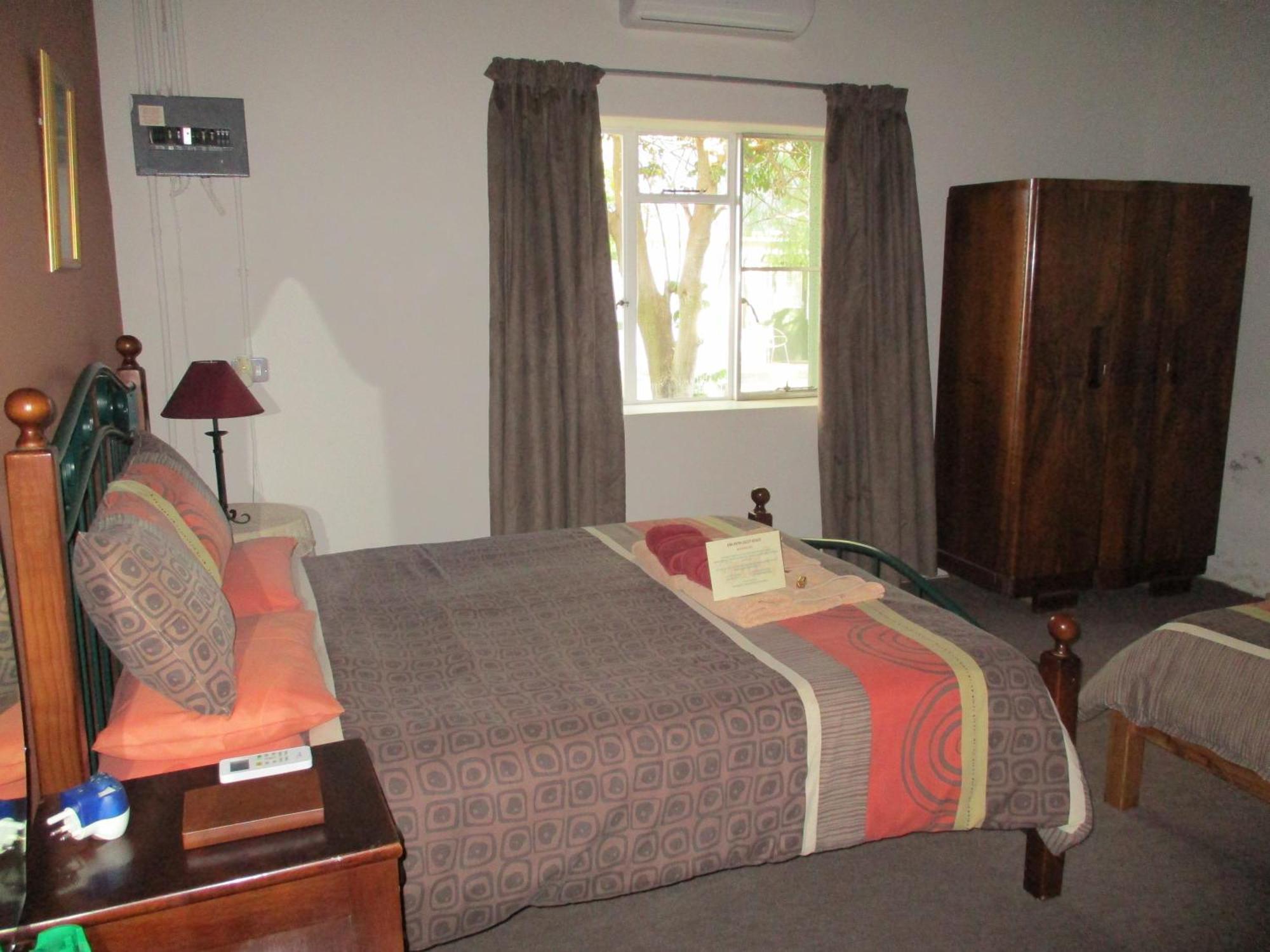 Van Rhyn Guest House Vanrhynsdorp Esterno foto
