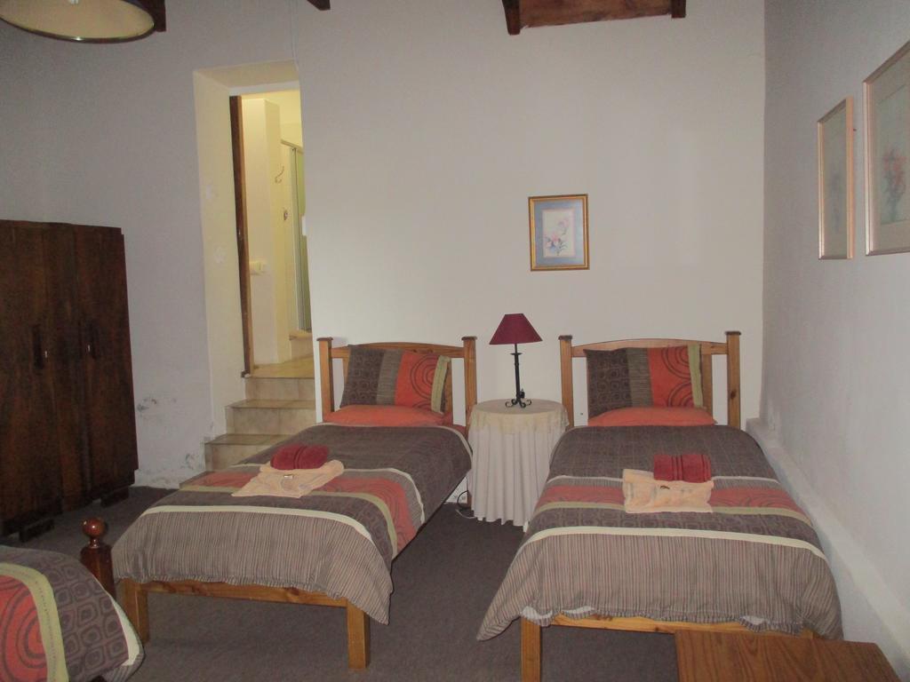 Van Rhyn Guest House Vanrhynsdorp Esterno foto