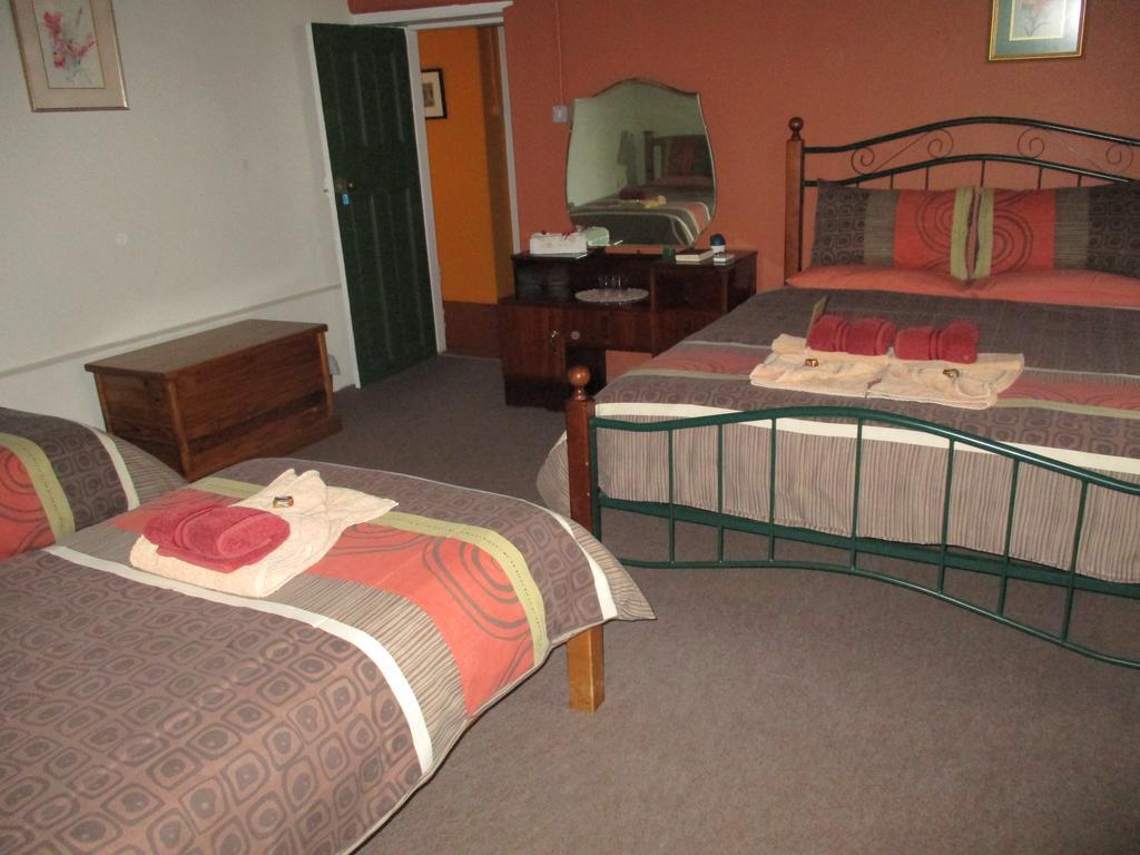 Van Rhyn Guest House Vanrhynsdorp Esterno foto