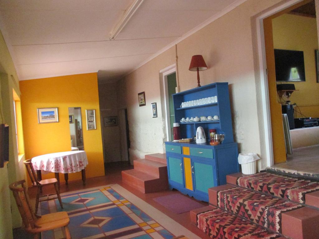 Van Rhyn Guest House Vanrhynsdorp Esterno foto