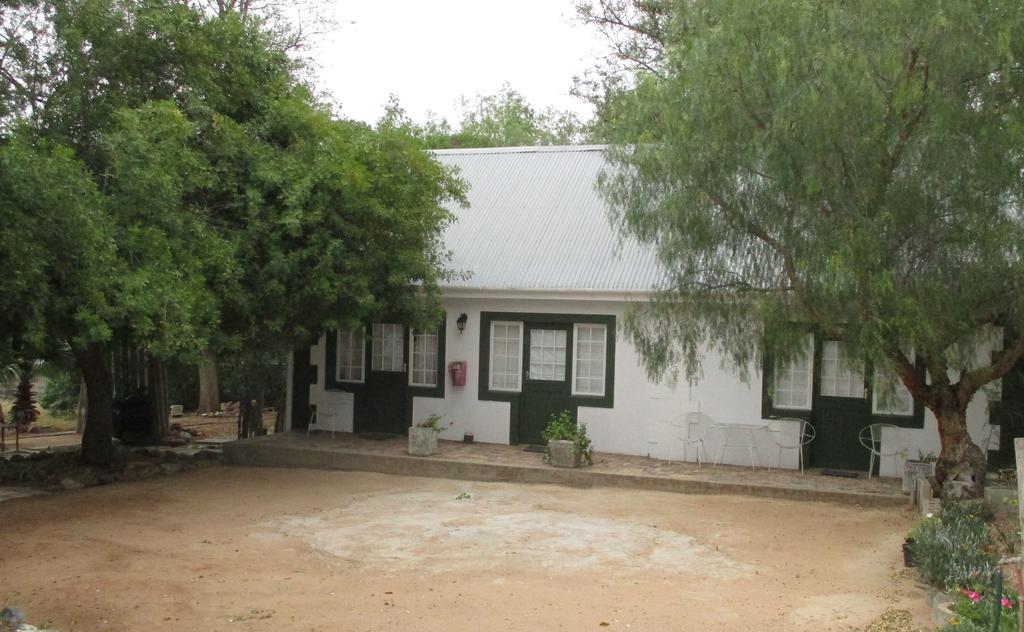 Van Rhyn Guest House Vanrhynsdorp Esterno foto