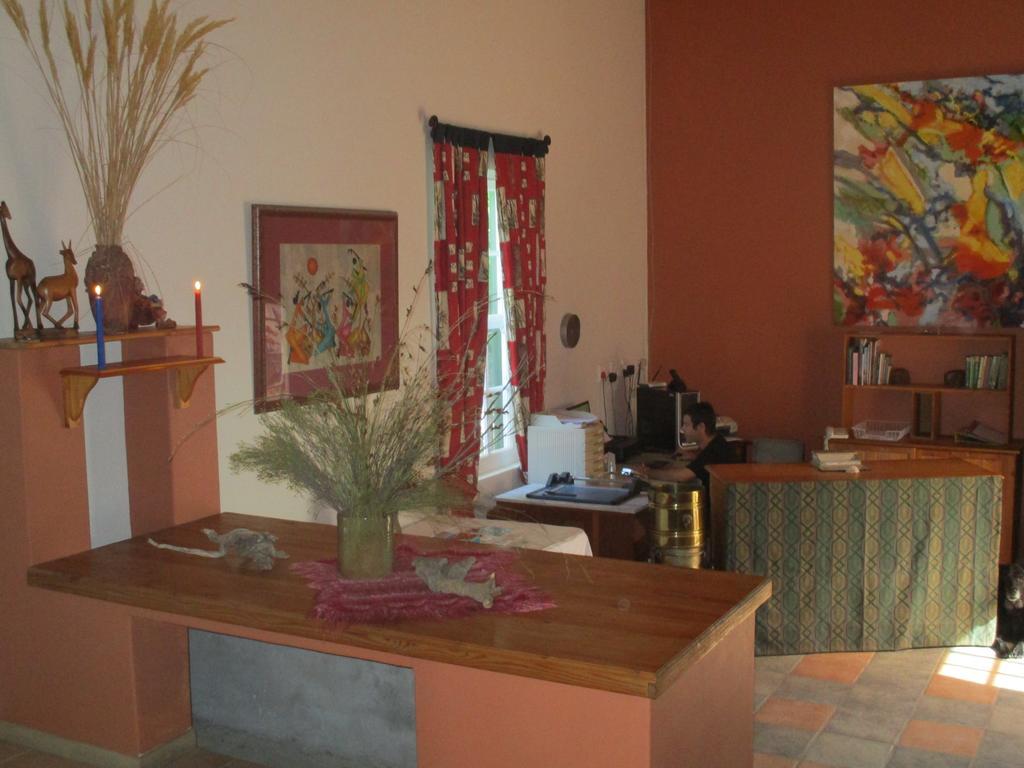 Van Rhyn Guest House Vanrhynsdorp Esterno foto
