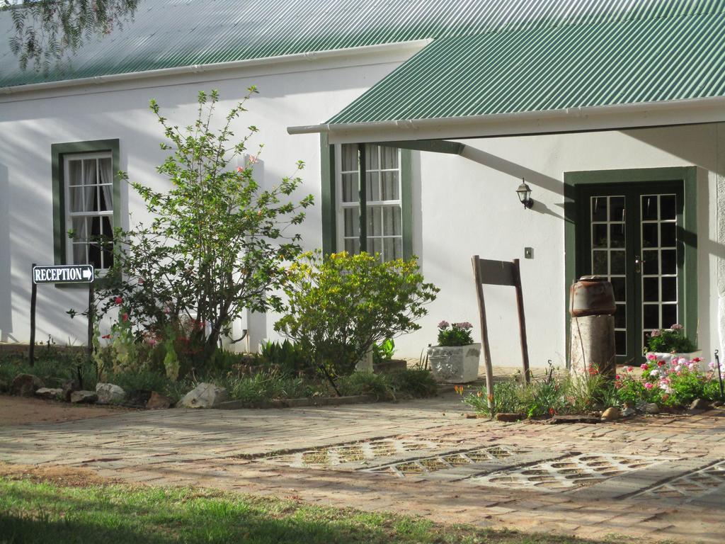 Van Rhyn Guest House Vanrhynsdorp Esterno foto
